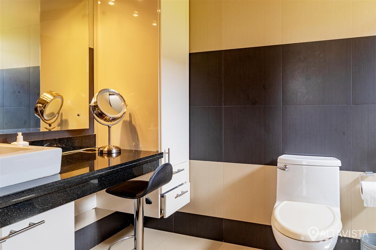 Condo Roble Santa Ana