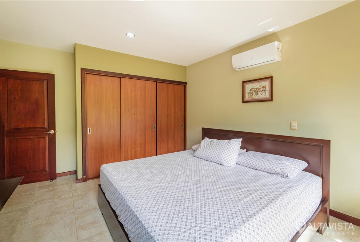 Condo Roble Santa Ana