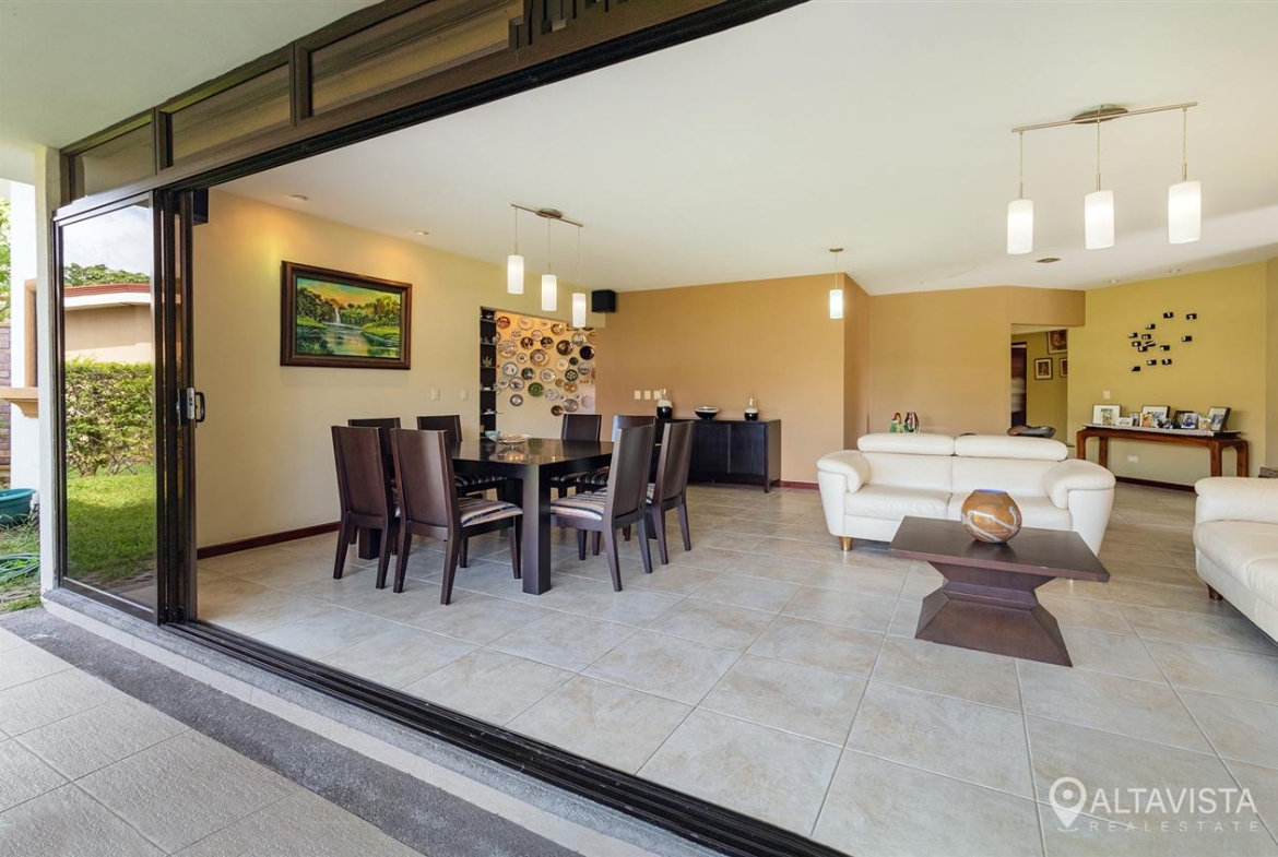 Condo Roble Santa Ana