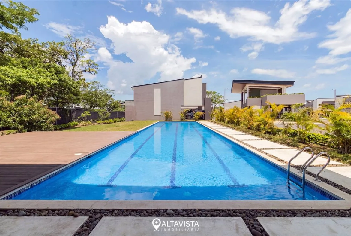 Lindora Village