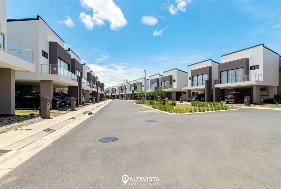 Lindora Village