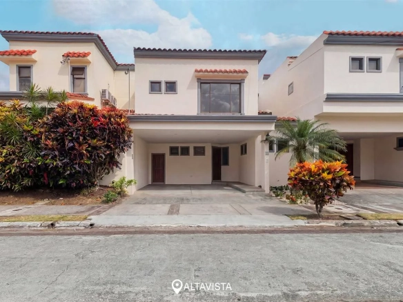 Casa en Condominio en Santa Ana