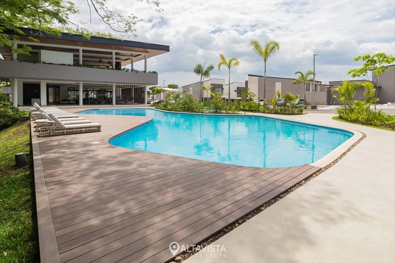 Venta de casa en condominio Lindora village Santa Ana-15 Lindora Village