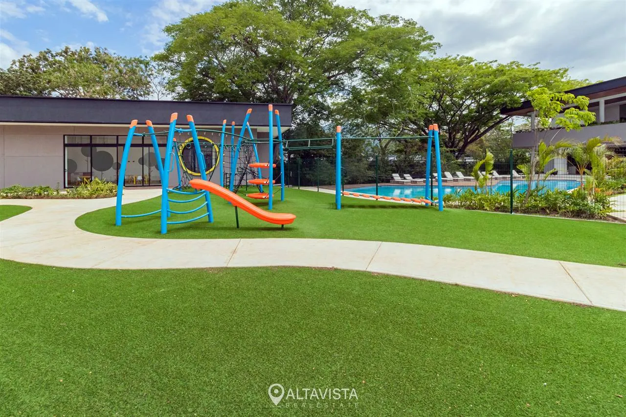 Venta de casa en condominio Lindora village Santa Ana-18 Lindora Village