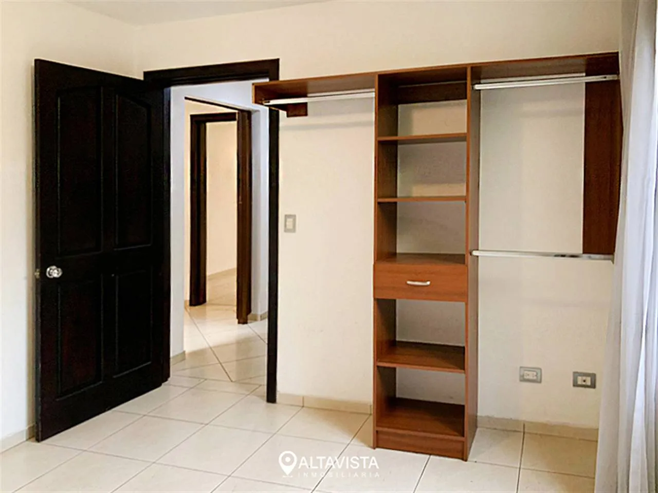 Casa con Piscina en Los Laureles