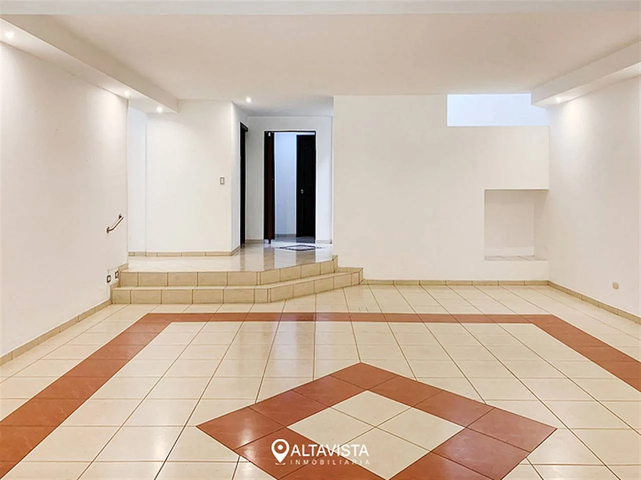 Casa con Piscina en Los Laureles
