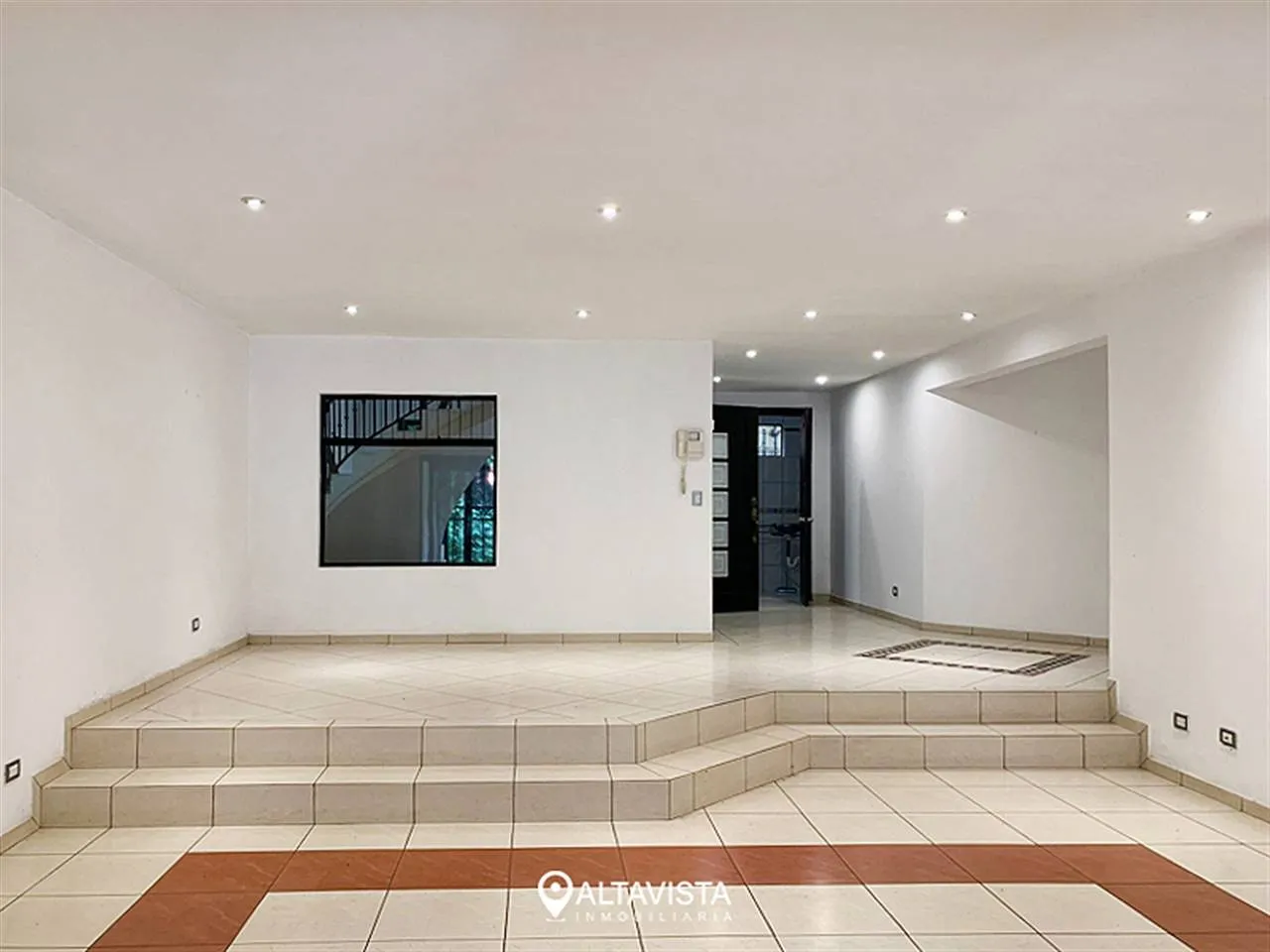 Casa con Piscina en Los Laureles