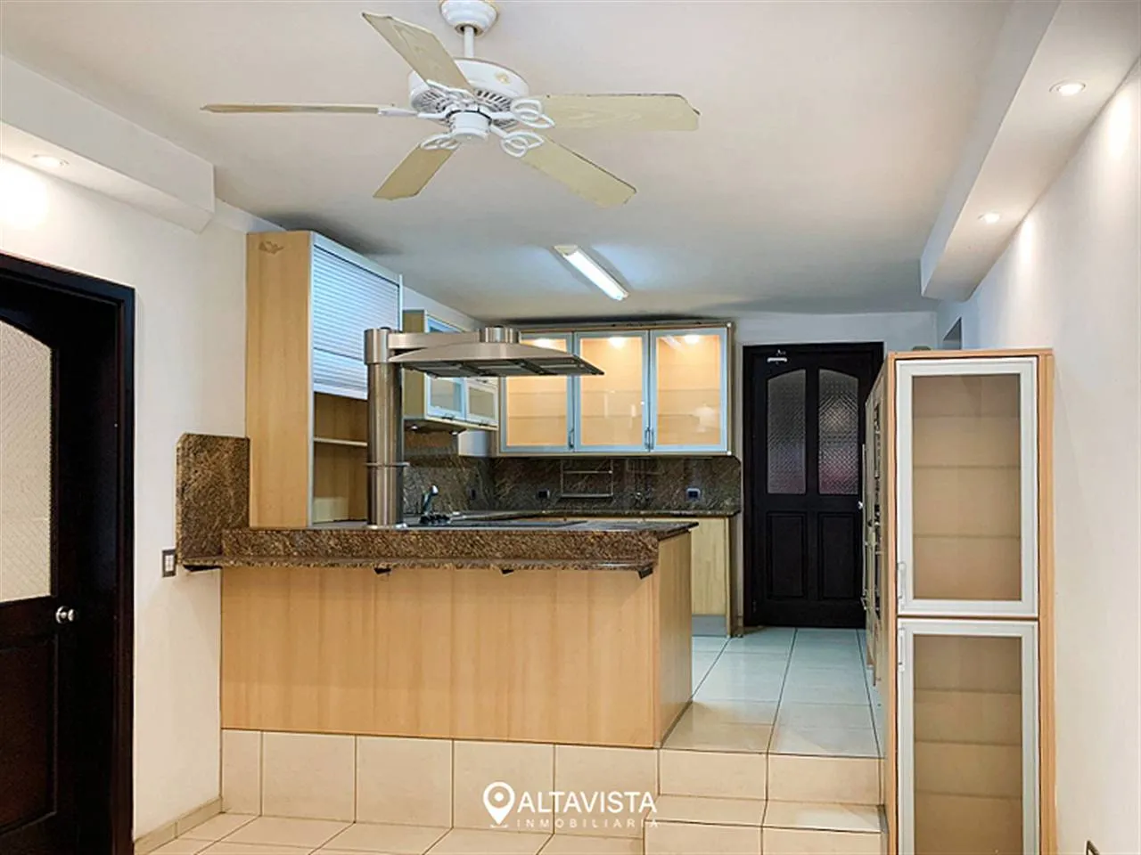 Casa con Piscina en Los Laureles