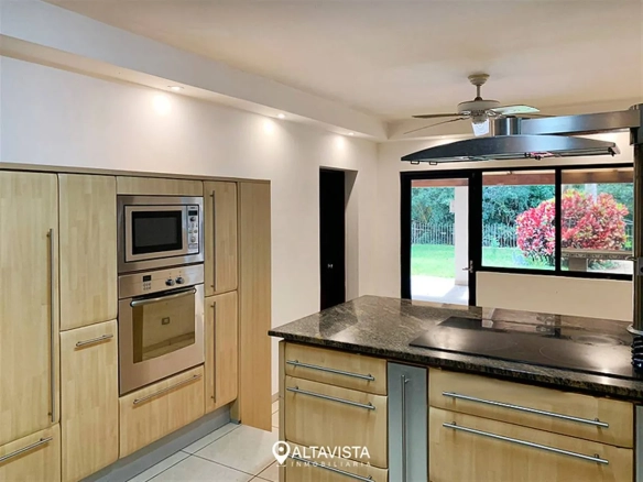 Casa con Piscina en Los Laureles
